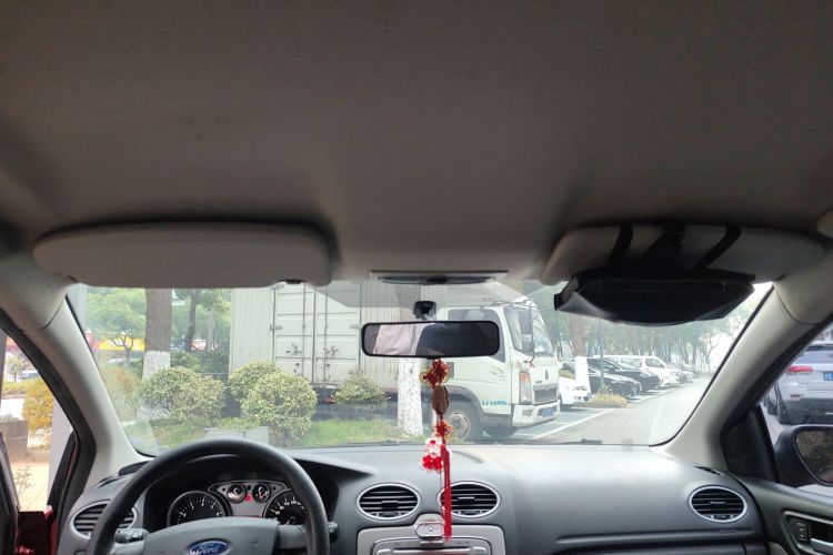 福特 福克斯 2013款 两厢经典 1.8L 手动基本型中控内饰22