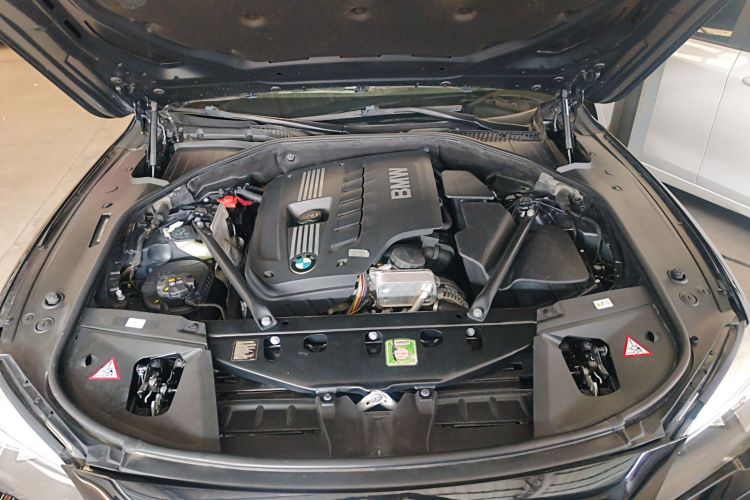 宝马7系 2014款 730Li 臻享型机舱底盘24