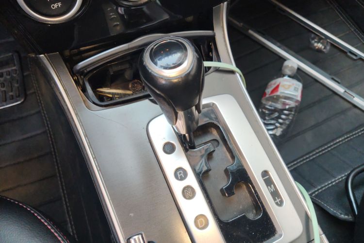 马自达6 2013款 2.0L 自动时尚型中控内饰18