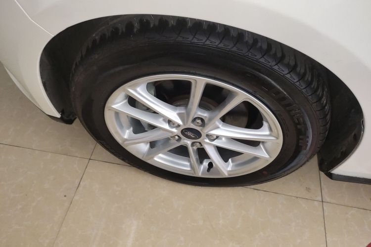 福特 福克斯 2015款 两厢 EcoBoost 180 自动精英型车身外观6002