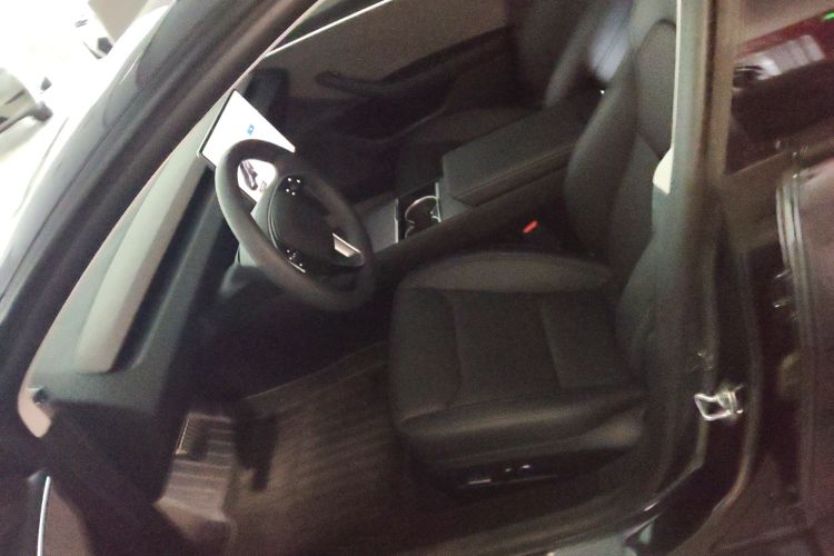 特斯拉 Model 3 2025款 后轮驱动版中控内饰19
