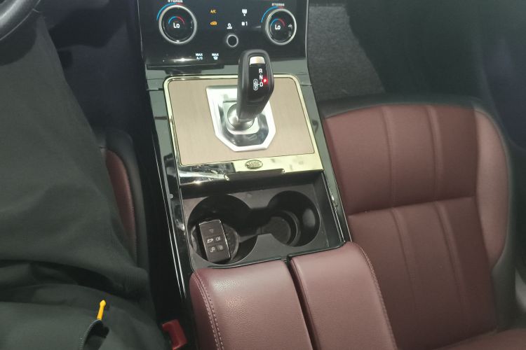 路虎 揽胜极光 2023款 极光L 249PS 豪华版中控内饰18