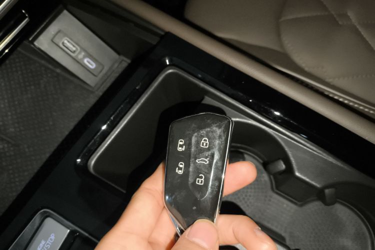 大众 威然 2023款 改款 380TSI 尊贵版中控内饰11