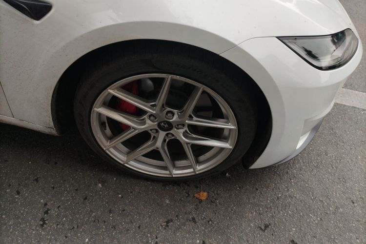 特斯拉 Model 3 2024款 高性能全轮驱动版车身外观10