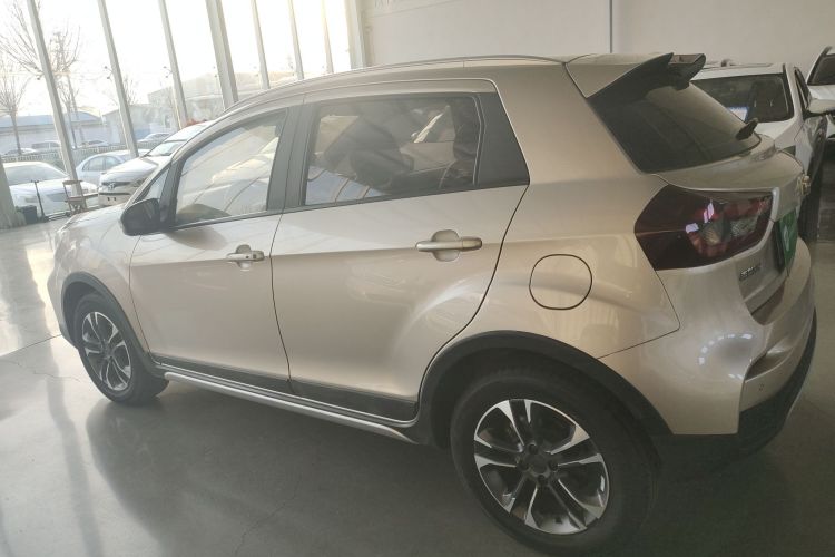 吉利汽车 远景X3 2020款 1.5L CVT尊贵型车身外观4