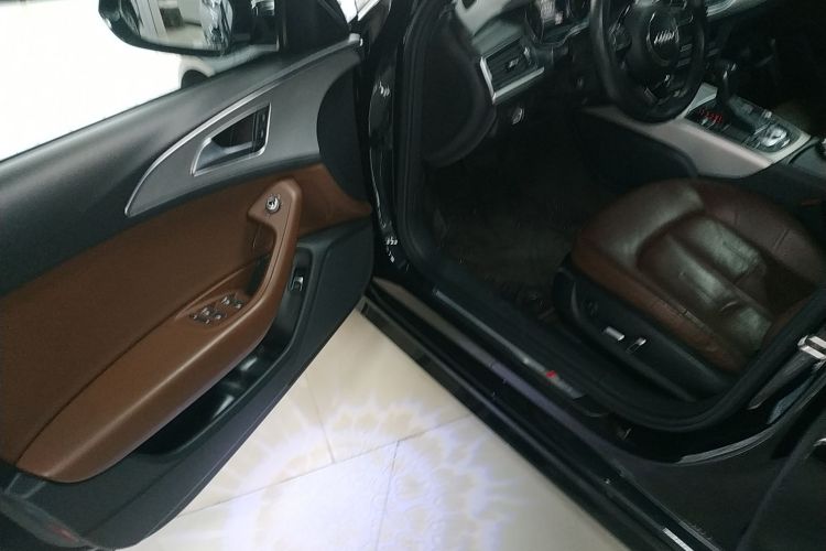 奥迪A6L 2018款 30周年年型 45 TFSI quattro 运动型中控内饰20