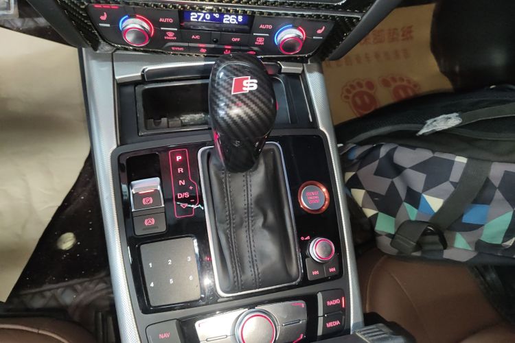 奥迪A6L 2018款 30周年年型 45 TFSI quattro 运动型局部细节18