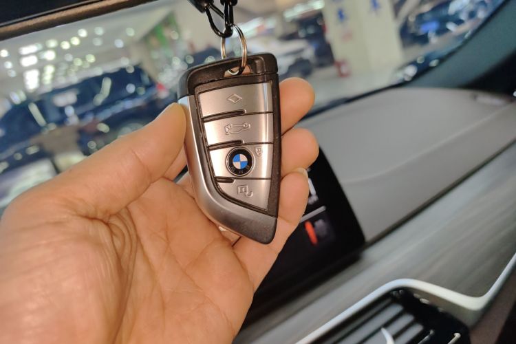 宝马5系 2022款 改款 530Li 领先型 M运动套装中控内饰11