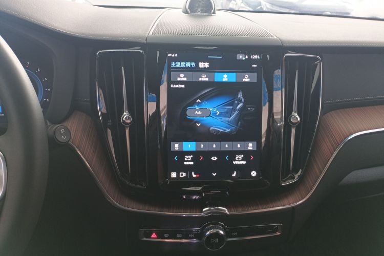 沃尔沃XC60 2025款 B5 四驱智远豪华版中控内饰16
