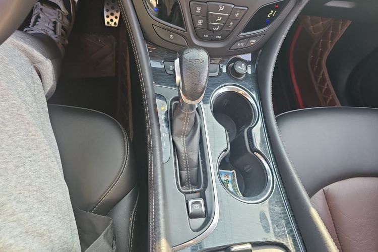 别克 昂科威 2017款 20T 两驱领先型中控内饰18