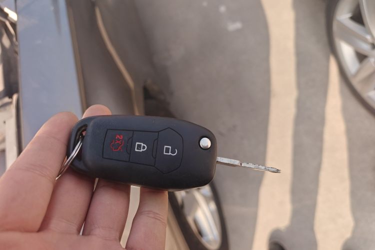 福特 蒙迪欧 2013款 1.5L GTDi180时尚型中控内饰11