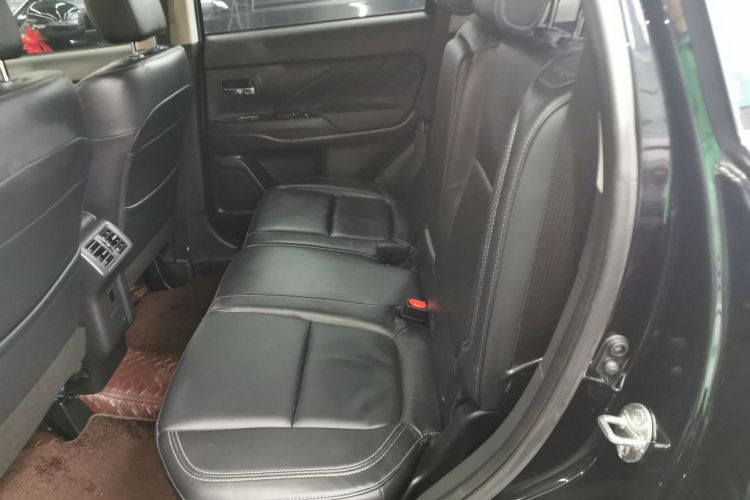 三菱 欧蓝德 2019款 2.4L 四驱致享版 5座 国VI中控内饰7004