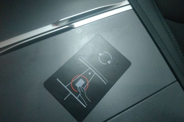 特斯拉 Model 3 2023款 长续航全轮驱动版中控内饰11