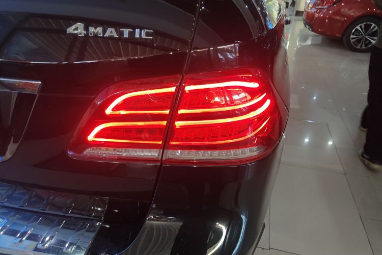 奔驰GLE 2017款 GLE 320 4MATIC 动感型车身外观9