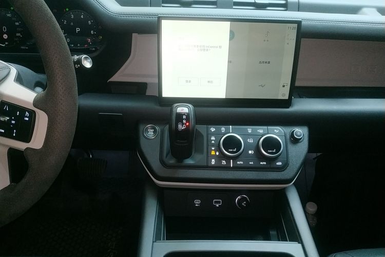 路虎卫士 2024款 110 3.0T P400 暗黑特别版局部细节16