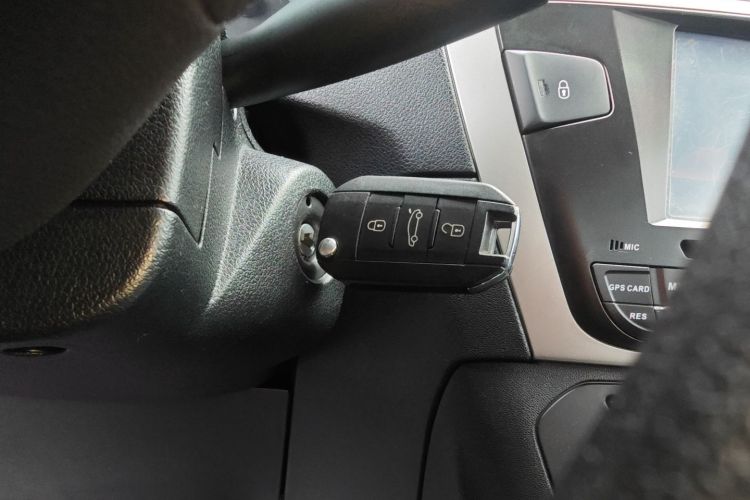 标致301 2014款 1.6L 自动舒适版中控内饰11