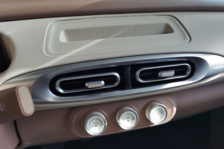 五菱汽车 宏光MINIEV 2025款 四门版 进阶款中控内饰16