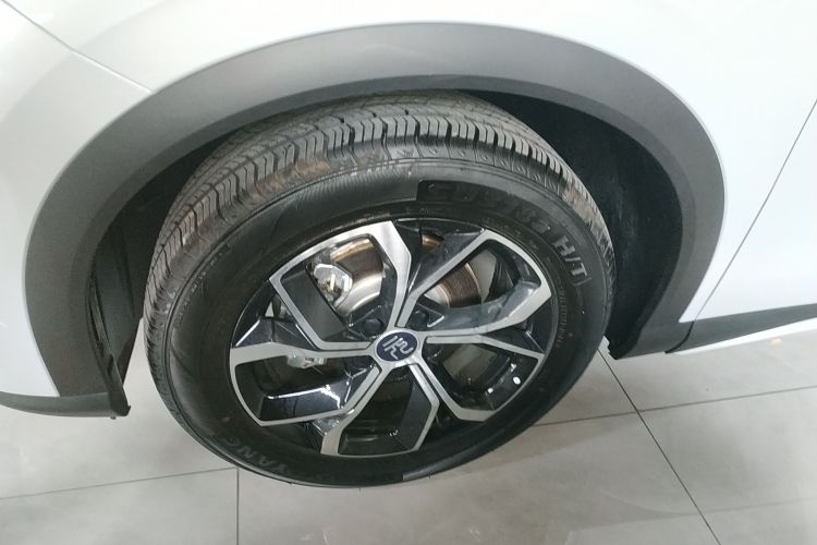 比亚迪 元PLUS 2024款 荣耀版 430KM 超越型车身外观35