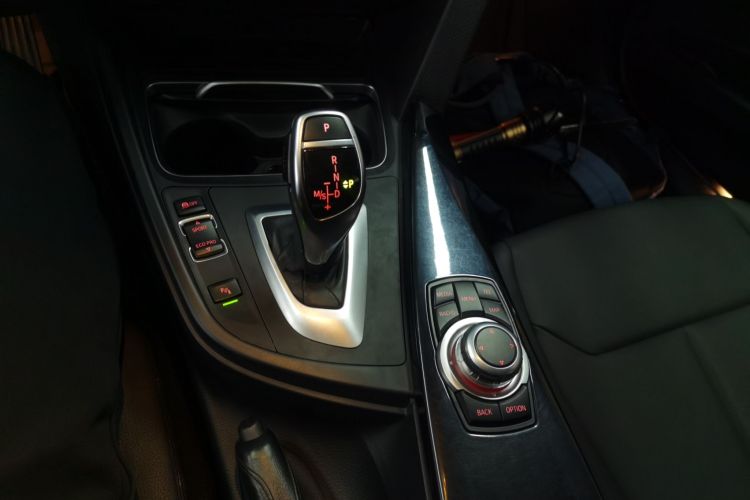 宝马3系 2017款 320Li M运动型中控内饰18