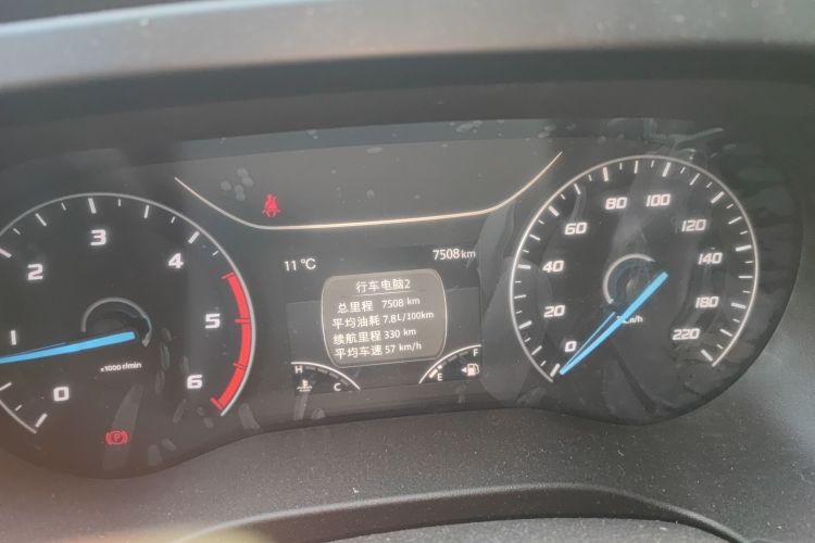 江铃福顺 2023款 2.0T 手动短轴低顶商运型多功能乘用车6座 双开尾门中控内饰15