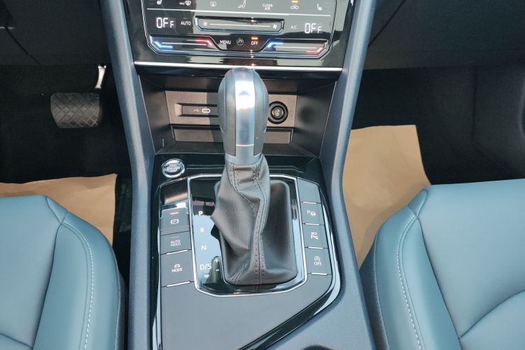 大众 途岳 2024款 300TSI 两驱月尊版中控内饰18