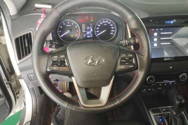 北京现代ix25 2015款 2.0L 自动两驱智能型GLS中控内饰13