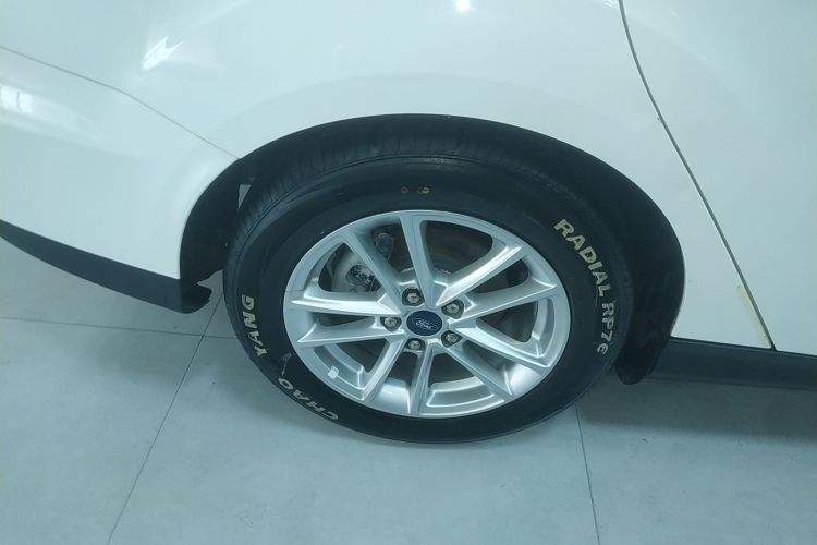 福特 福克斯 2017款 三厢 EcoBoost 180 自动精英型车身外观6008