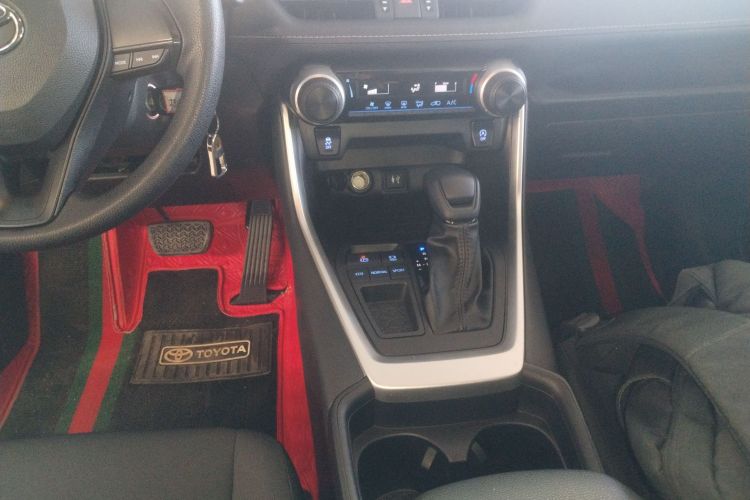 丰田 威兰达 2022款 改款 2.0L CVT两驱领先版局部细节18