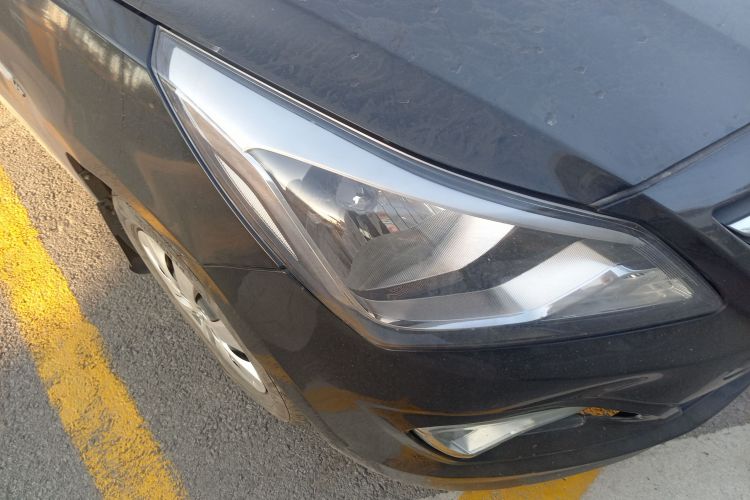 现代 瑞纳 2014款 1.4L 手动智能型GLS车身外观8