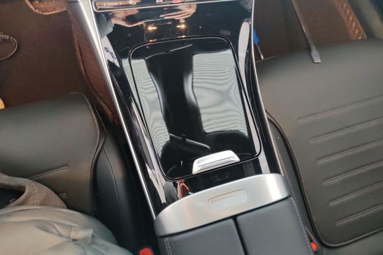 奔驰C级 2023款 改款 C 200 L 运动版中控内饰18