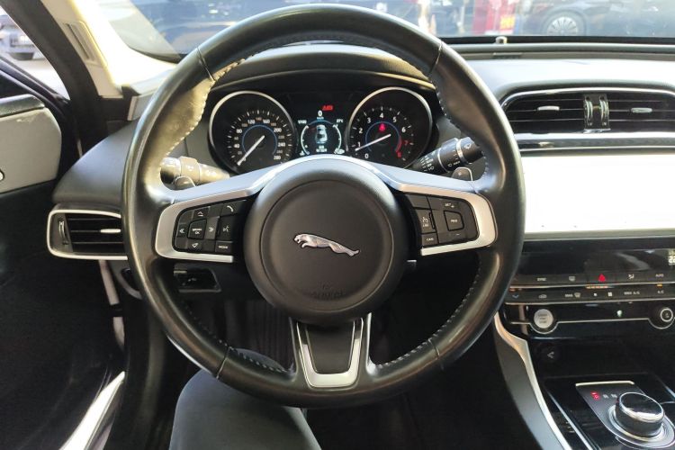 捷豹XEL 2019款 2.0T 200PS 豪华版中控内饰13