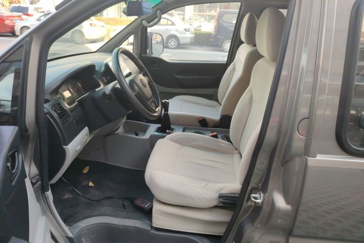 东风风行 菱智 2018款 M3 1.5L 5座基本型局部细节19