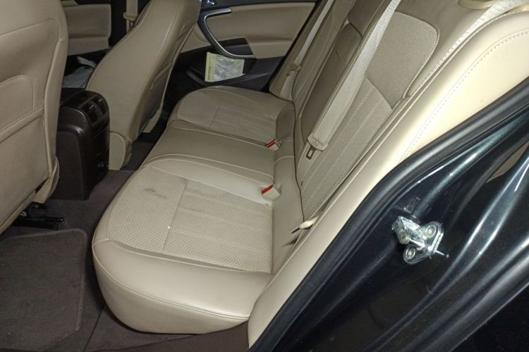 别克 君威 2012款 2.0L 舒适版中控内饰7004