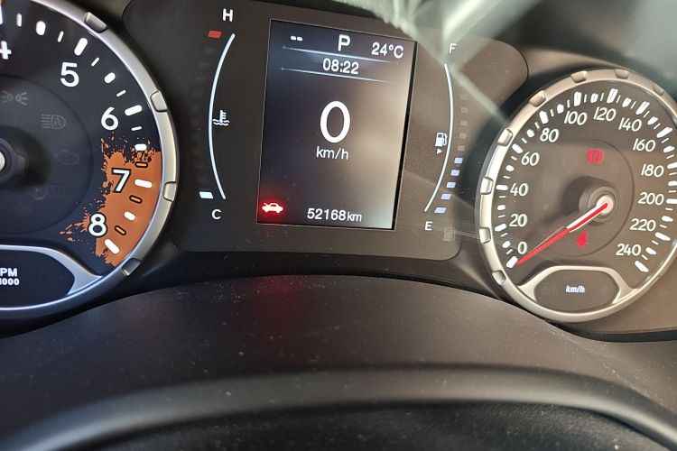 Jeep 自由侠 2019款 220T 自动领先版中控内饰15