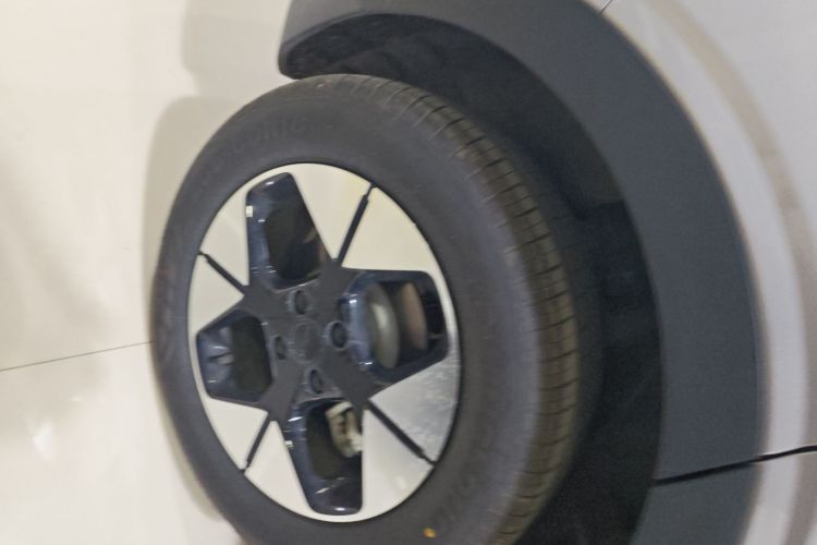 吉利银河 星愿 2025款 UP 410km 探索版车身外观6008