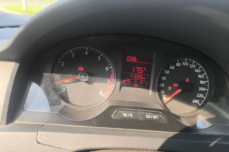 大众 桑塔纳 2015款 1.6L 手动风尚版中控内饰15