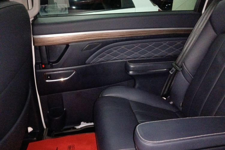 广汽传祺 传祺M8 2018款 320T 尊享版中控内饰7006