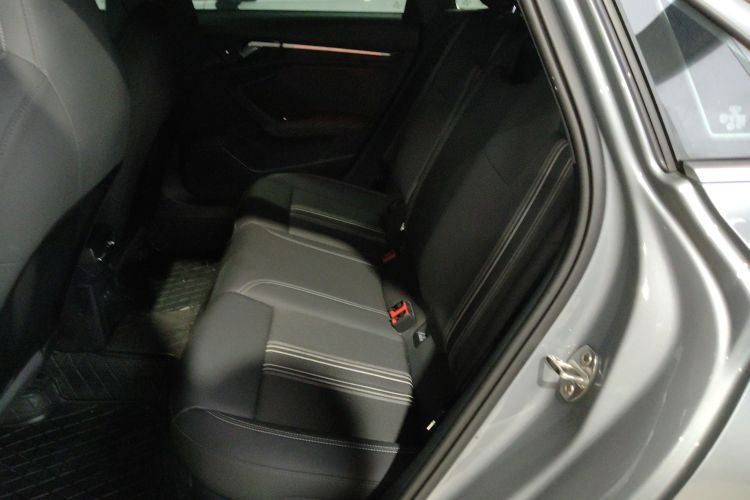 奥迪A3 2024款 A3L Limousine 35 TFSI 时尚运动型中控内饰21