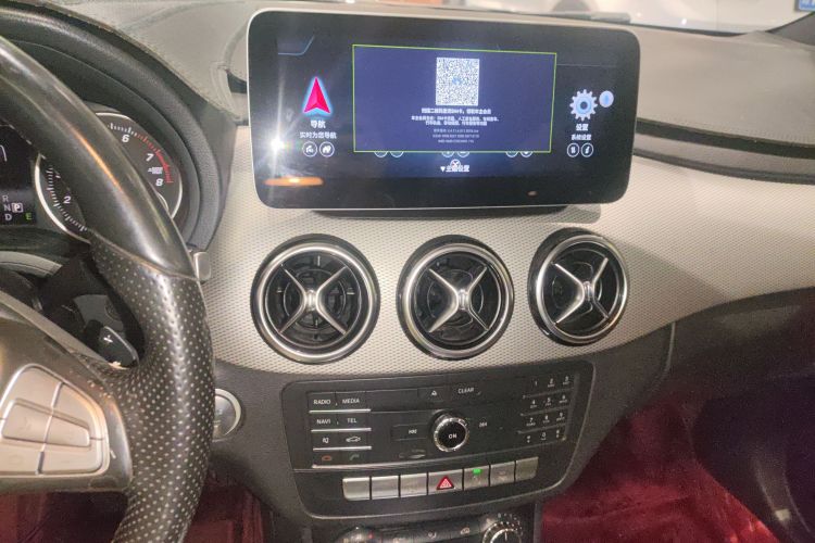 奔驰B级 2015款 B 200 动感型中控内饰16