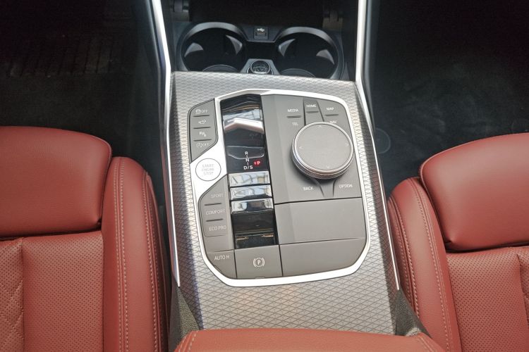 宝马3系 2025款 330Li M运动曜夜套装局部细节18