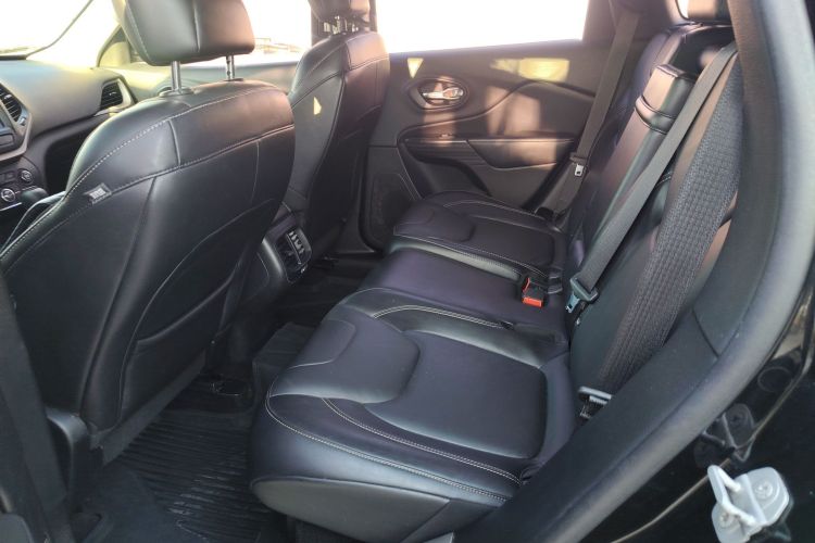 Jeep 自由光(进口) 2014款 2.4L 都市版中控内饰7004