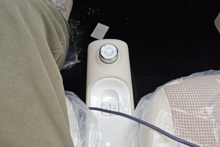 五菱汽车 宏光MINIEV 2024款 第三代 215km 青春版中控内饰18