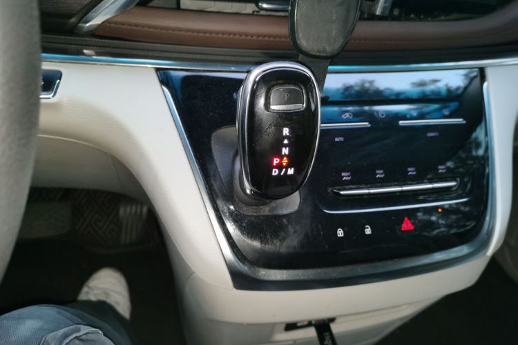 别克GL8 2020款 陆上公务舱 652T 舒适型局部细节18