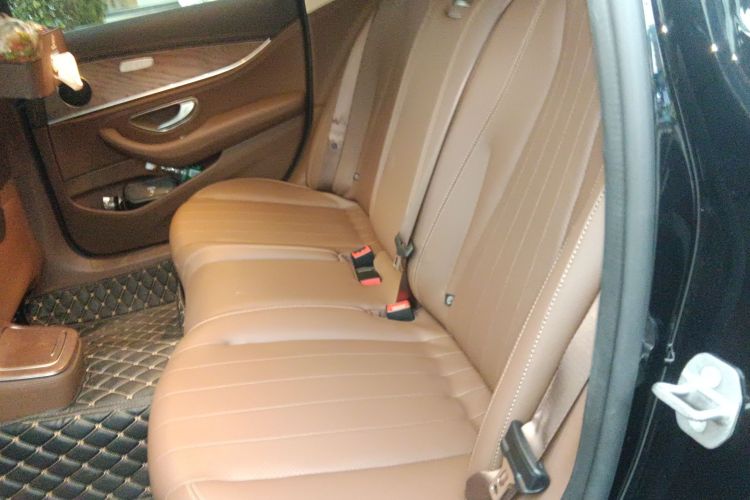 奔驰E级 2023款 E 300 L 时尚型中控内饰21