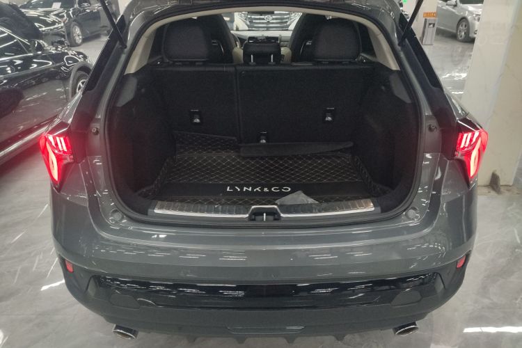 领克02 2019款 1.5T DCT两驱耀版 国VI机舱底盘23