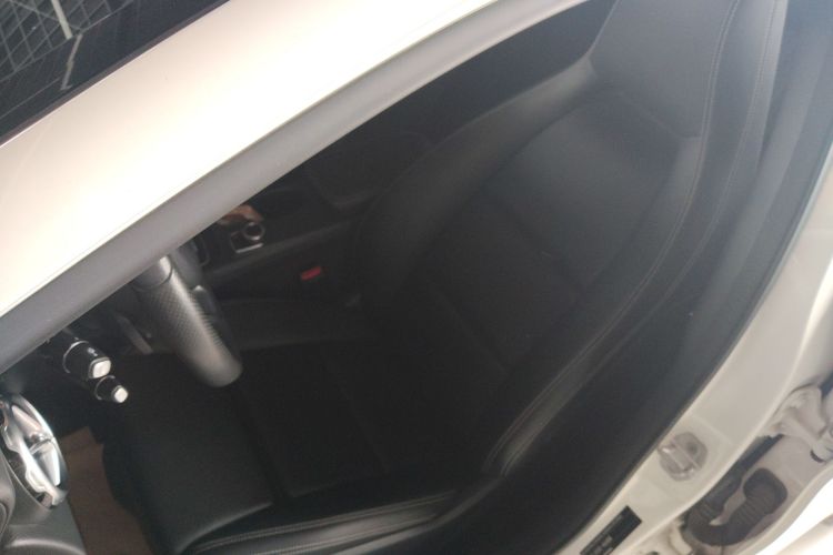 奔驰GLA 2017款 GLA 200 时尚型局部细节19