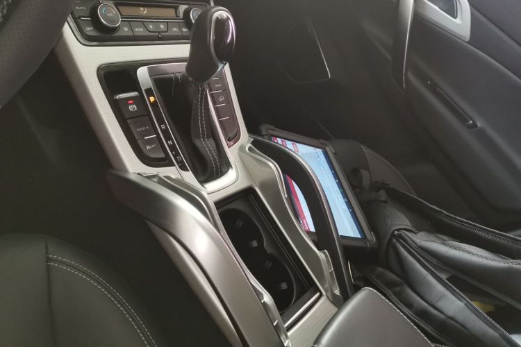 吉利汽车 博越 2018款 1.8TD 自动两驱智雅型中控内饰18