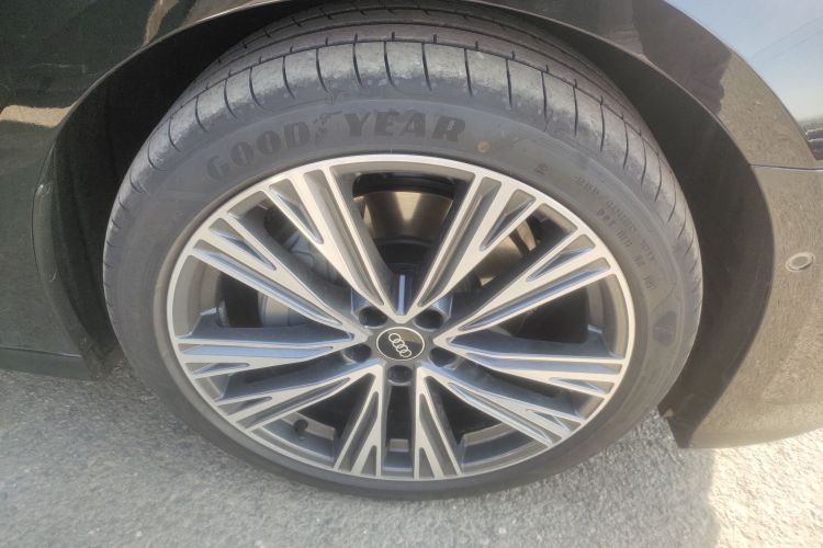 奥迪A6L 2025款 45 TFSI quattro 尊享动感型车身外观10