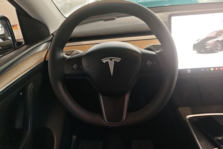 特斯拉 Model Y 2022款 后轮驱动版中控内饰13