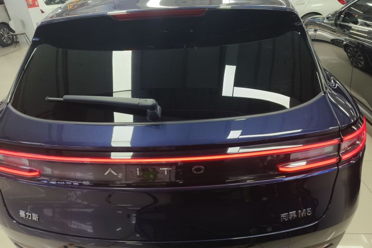 鸿蒙智行 问界M5 2022款 增程后驱标准版车身外观6
